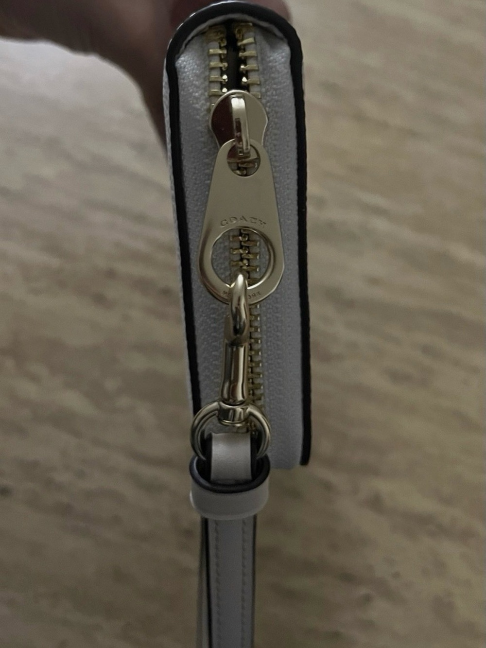 Coach White Leather Zip-Around Wristlet Wallet with Gold Logo mint condition 💕 - Picture 5 of 6